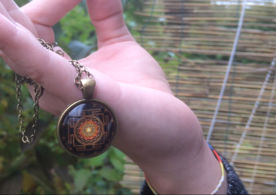 Heilige Sri Yantra Halskette - Jetzt 1+1 Gratis - SpiritOfHakunaMatata